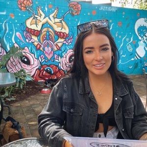 Meet your Posher, Talia